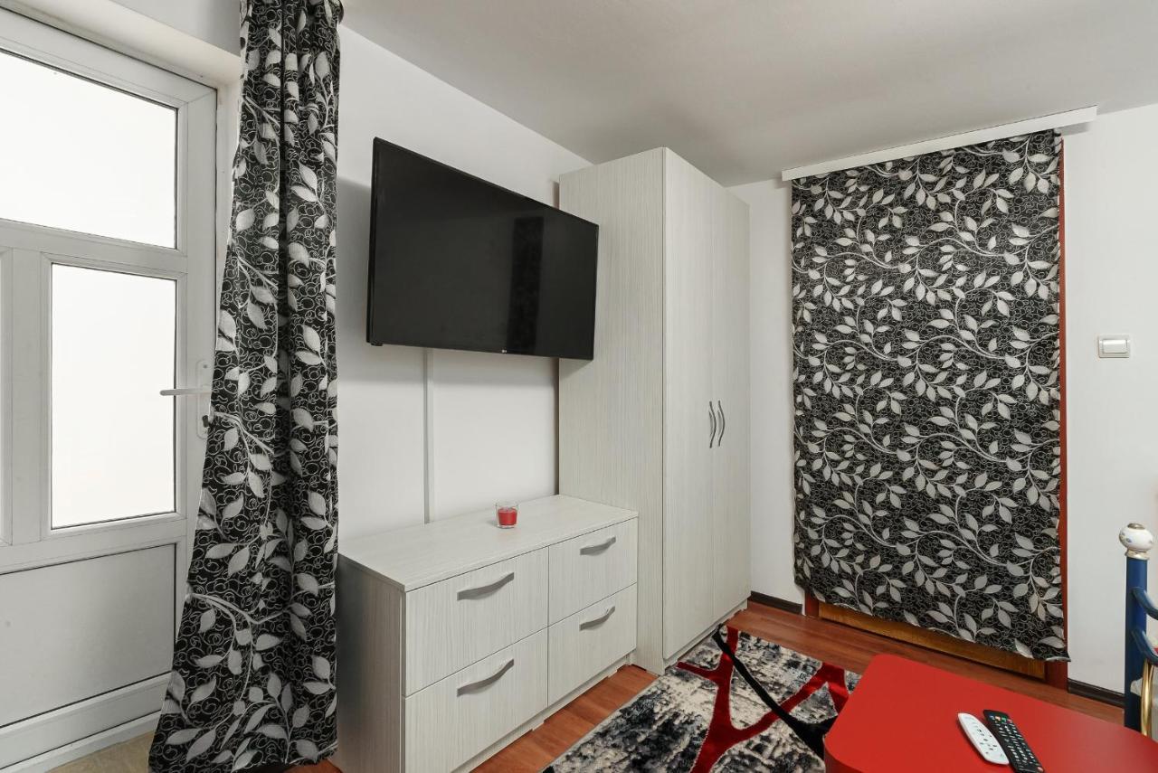 Stone Gate Apartment #3 Βουκουρέστι Εξωτερικό φωτογραφία
